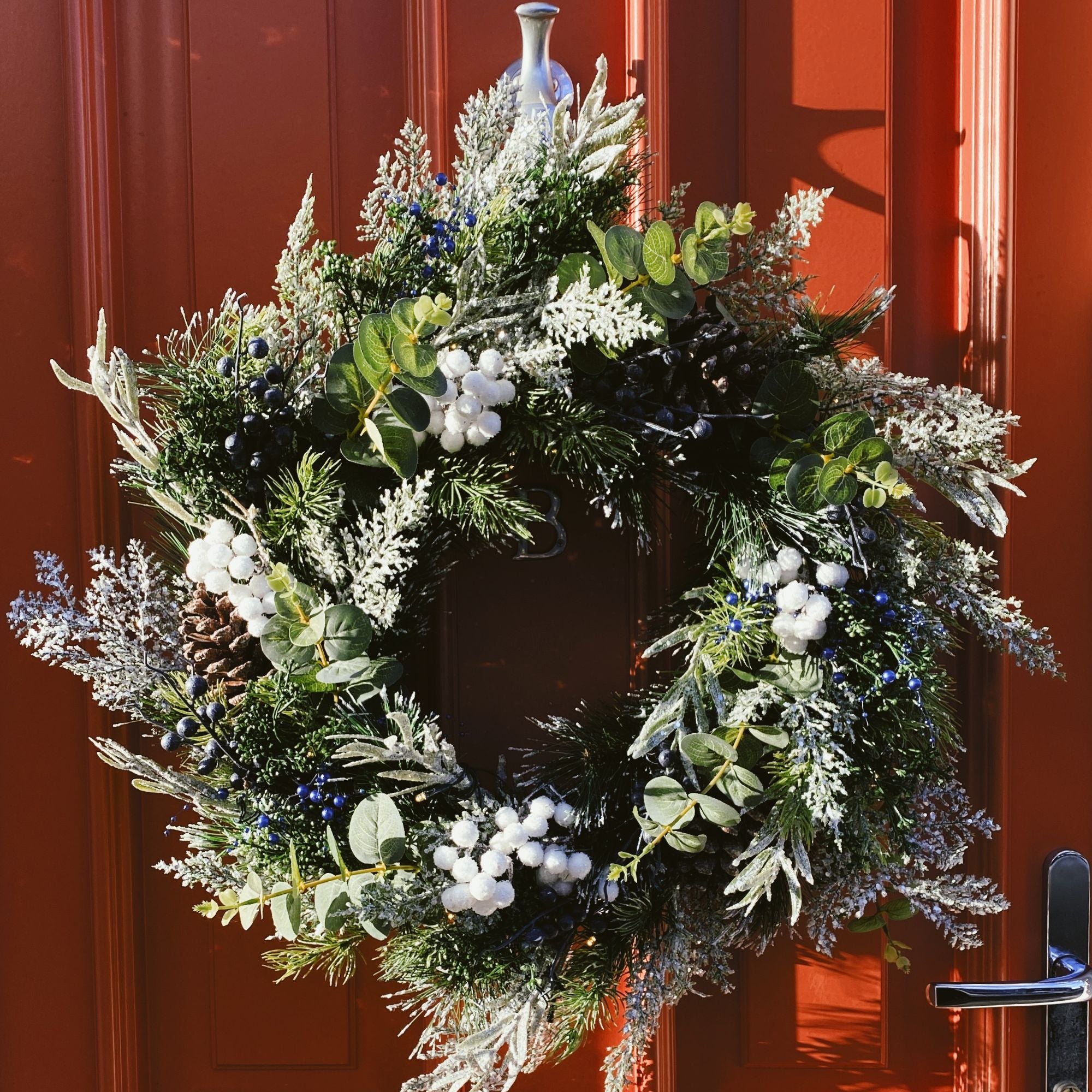 Frosted Berry Wreath (Pre-Lit)
